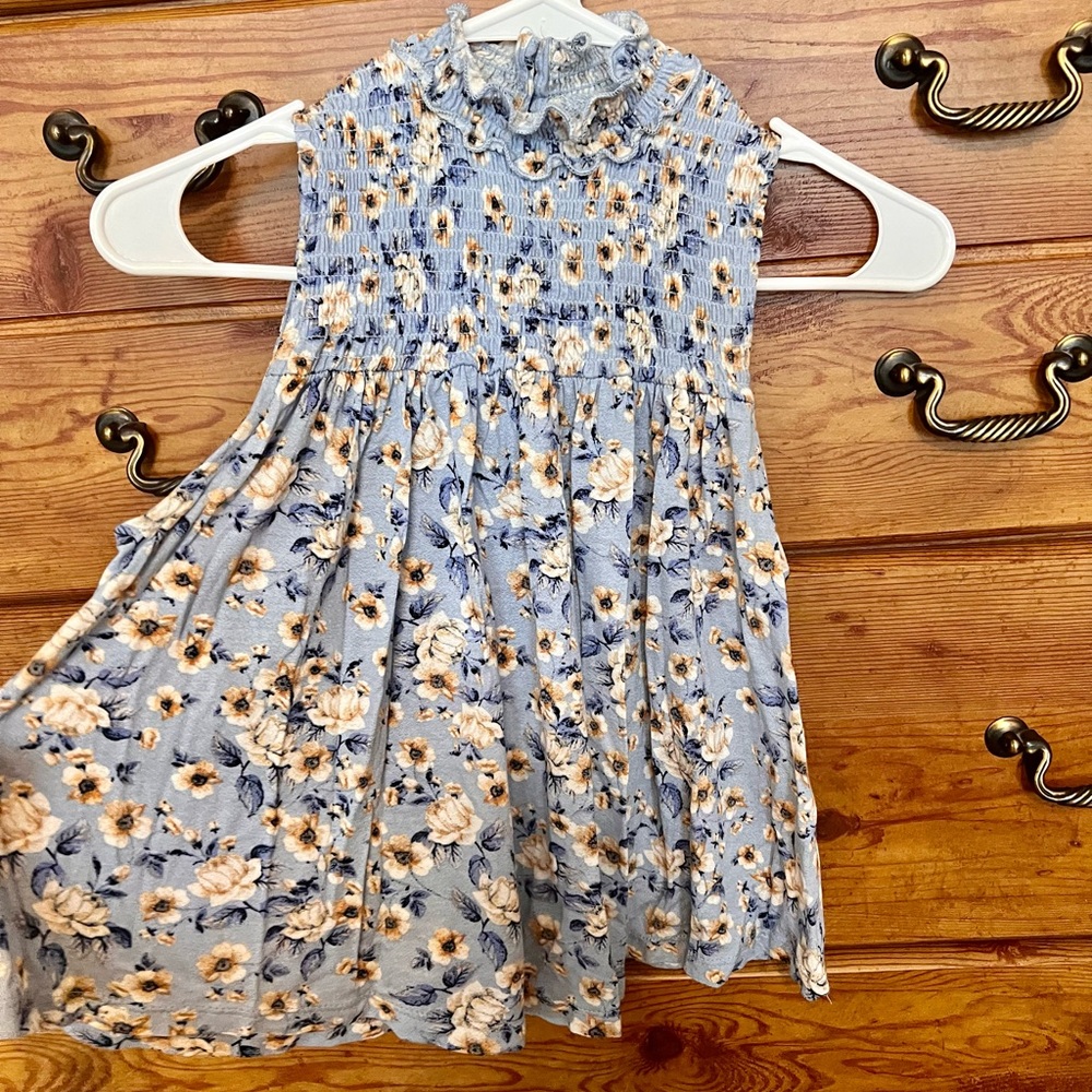 Floral print tank from Francesca’s, Size XS - Picture 2 of 3